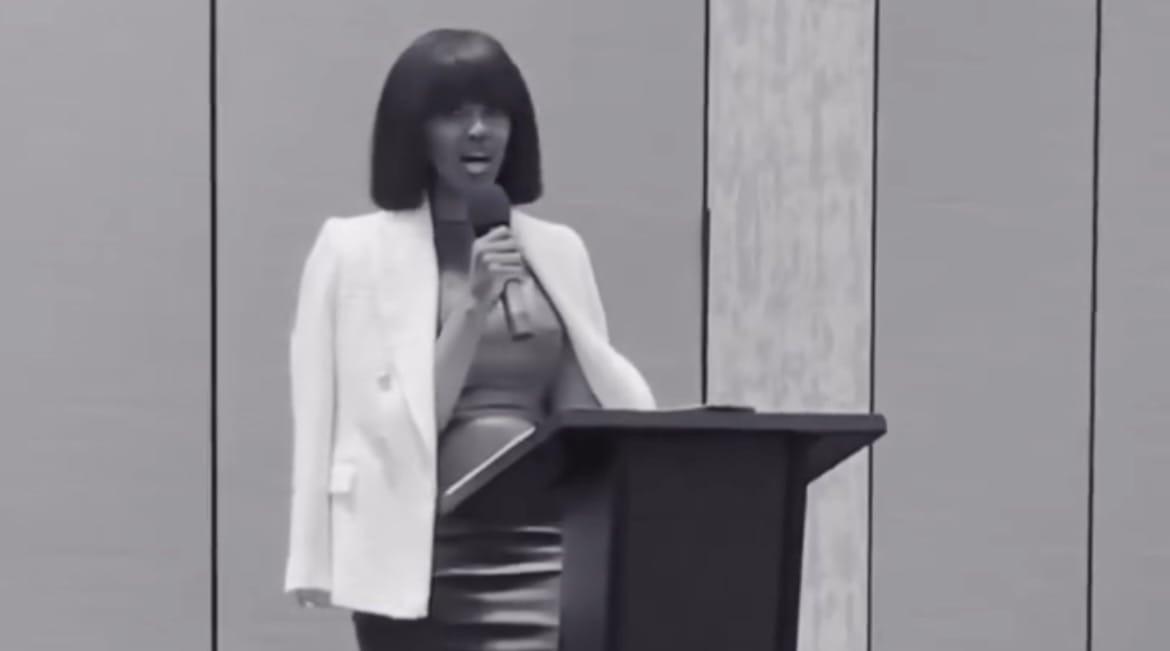 Shannon Muruli speaking at event